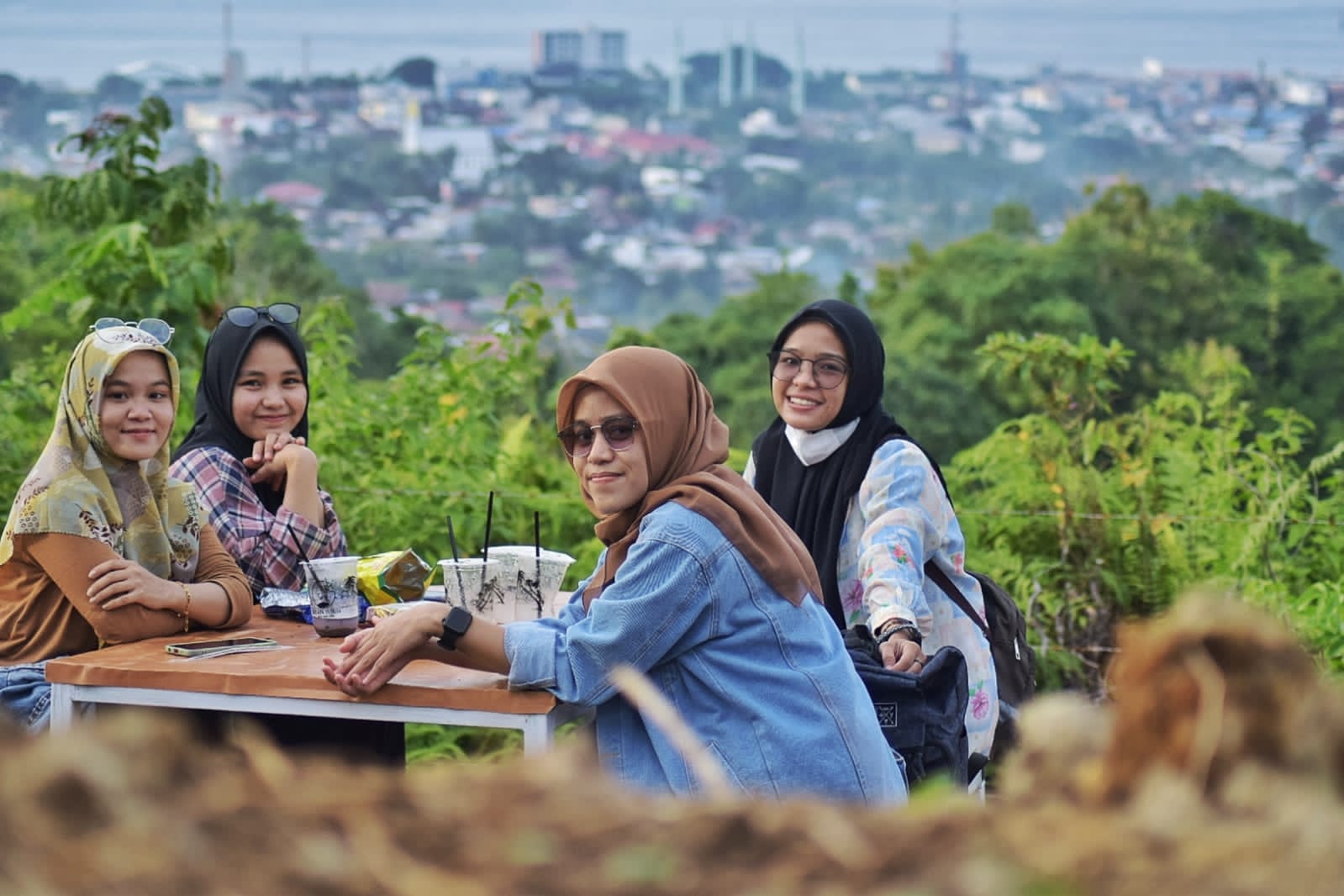 Kini Ada tempat Nongkrong Menarik Untuk Melihat Kota Mamuju dari Ketinggian